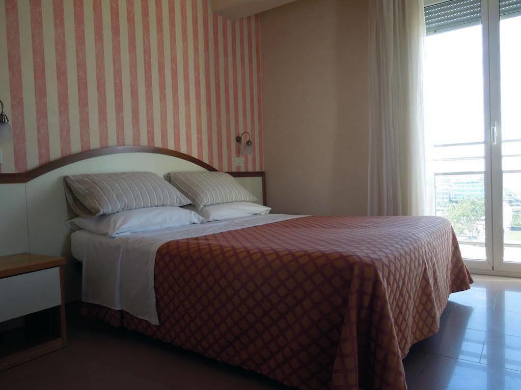 Hotel Mondial Bellaria-Igea Marina Zewnętrze zdjęcie